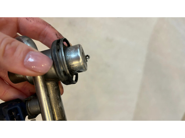 Vstřikovací lišta 06B133681 Audi A6 S6 C5 4B pro benzínový motor 1.8 AWT