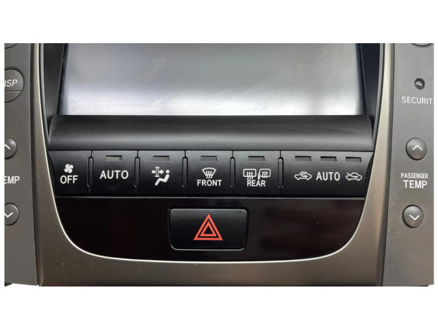 Радио/ проигрыватель CD/DVD / навигация