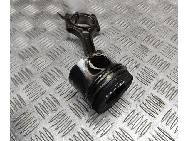  Поршень  31339777, 31401216  Volvo V60  