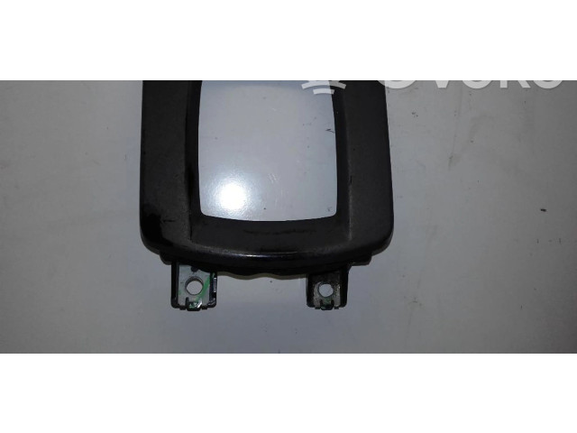 Радио/ проигрыватель CD/DVD / навигация