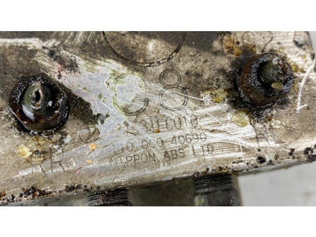 Блок АБС 23531FC010, 11000040690 Subaru Forester SF 1998-2000 года