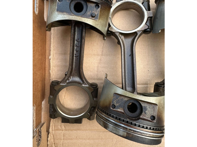 Píst MD152563, MD119671   Mitsubishi Pajero     