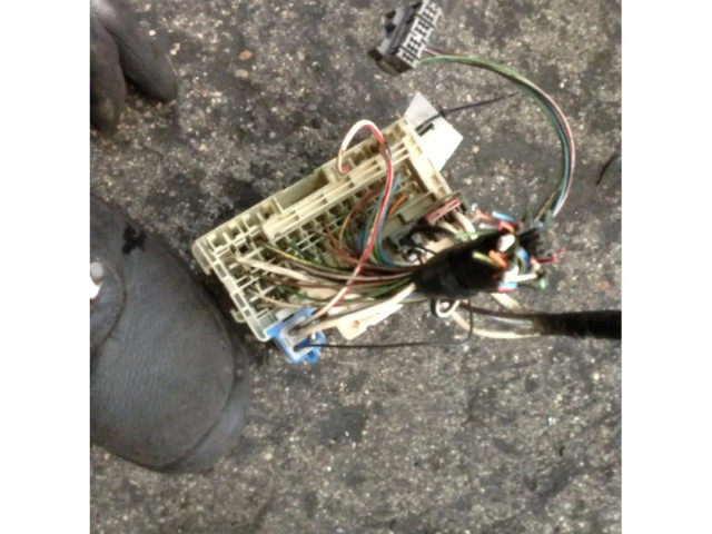 Pojistková skříňka Nissan Serena 1991