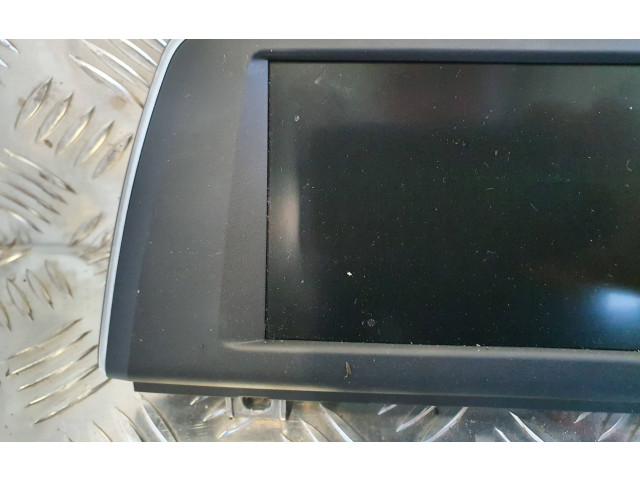 Радио/ проигрыватель CD/DVD / навигация