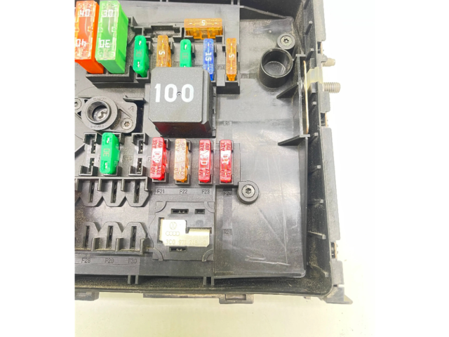 Блок предохранителей 2K5970331D Volkswagen Caddy