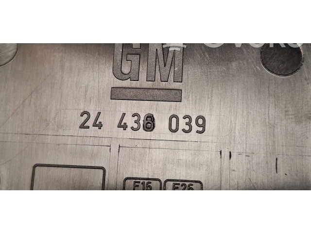 Блок предохранителей 460023260, 24438039   Opel Vectra C    