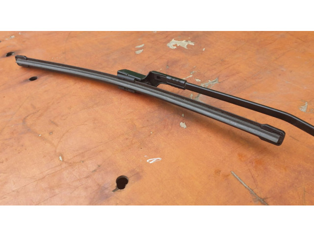 Стеклоочиститель лобового стекла