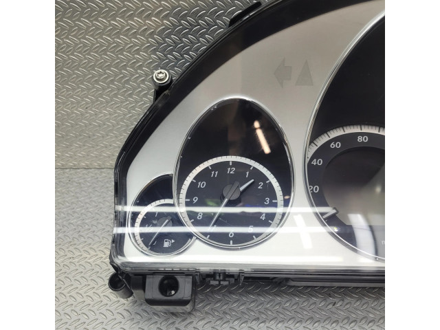 Přístrojová deska Mercedes-Benz E C207 W207 2010 A2129005104