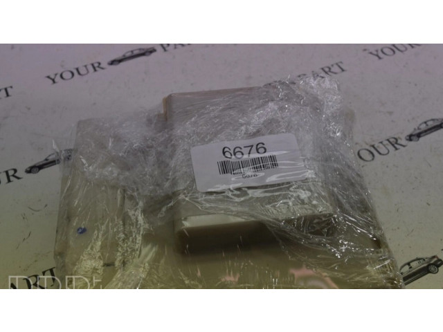 Блок предохранителей  8273053020   Lexus IS 220D-250-350    