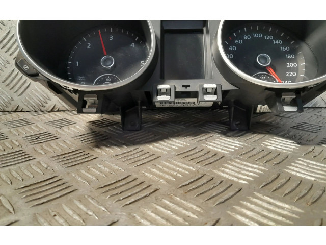 Панель приборов 5K0920861A Volkswagen Golf VI