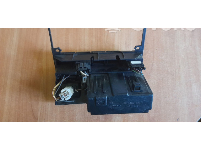 Панель приборов 1H1857305B Volkswagen Golf III