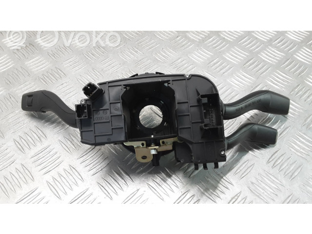 Отделка (ленточка) заднего фонаря