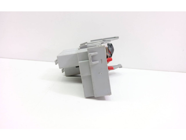 Блок предохранителей 93363145   Opel Meriva A    