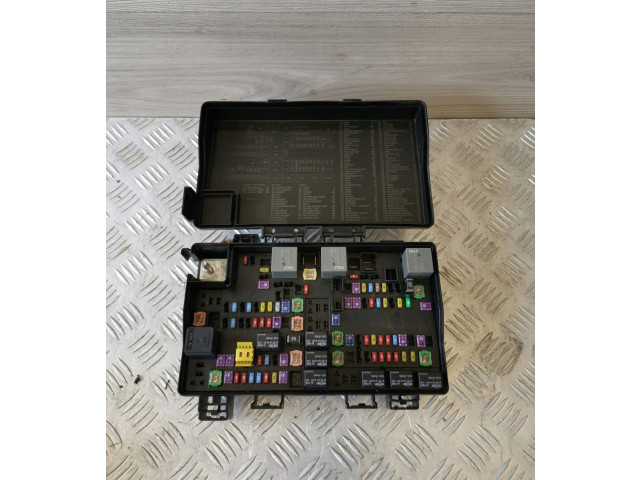 Блок предохранителей Jeep Grand Cherokee