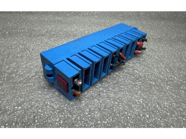 Блок предохранителей  4D0937501   Audi A8 S8 D2 4D    