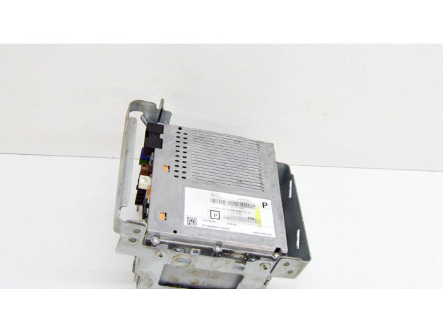 Радио/ проигрыватель CD/DVD / навигация