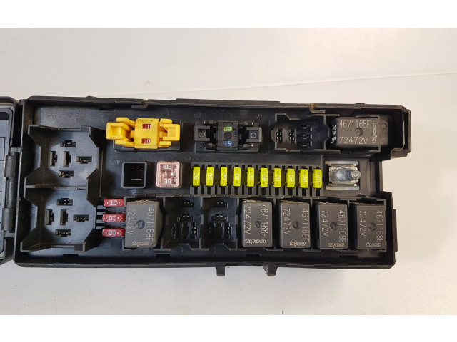 Блок предохранителей 04692073AB Jeep Grand Cherokee (WK)
