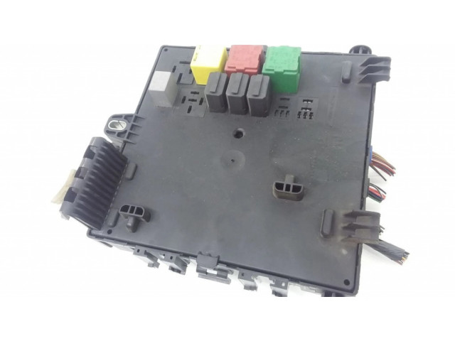 Блок предохранителей 13170888, 13170895 Opel Vectra C