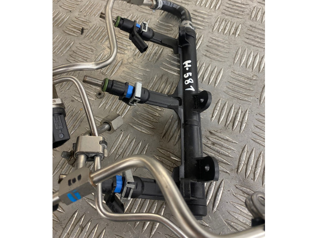 Vstřikovací lišta 06E133682C   Audi A8 S8 D4 4H    CREC 