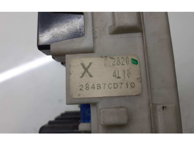 Pojistková skříňka 284B7CD710 Nissan Murano Z50 2004