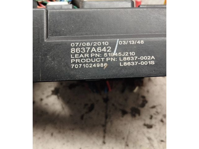 Блок предохранителей Mitsubishi Outlander