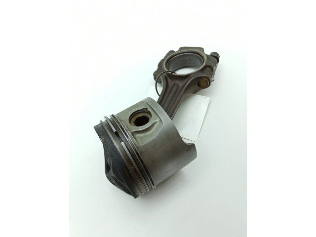 Píst 11004 Mercedes-Benz S W116 pro benzínový motor 2.8