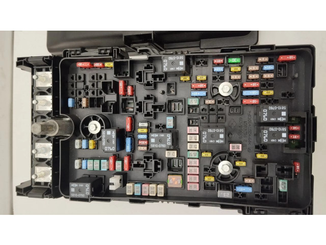 Pojistková skříňka 63565509 Chrysler Pacifica 2018