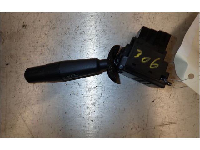 Ручка поворотов/ фонарей 625357   Peugeot 306   для двигателя D8A