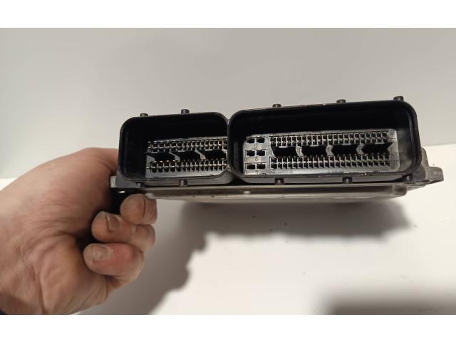 Блок управления двигателя 03G906021KC, 0281013233 Volkswagen Cross Touran I