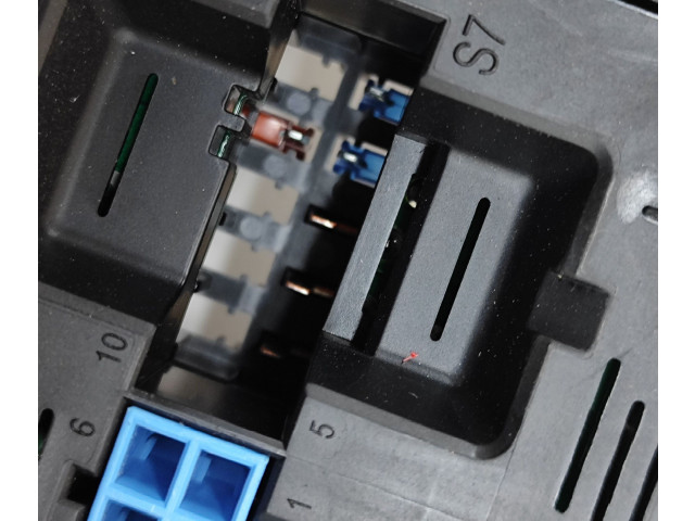 Pojistková skříňka A2139065706 Mercedes-Benz EQC 2023