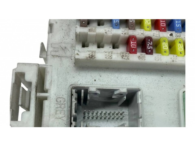 Блок предохранителей DV6T14A073DK, 517603F15   Ford Focus    