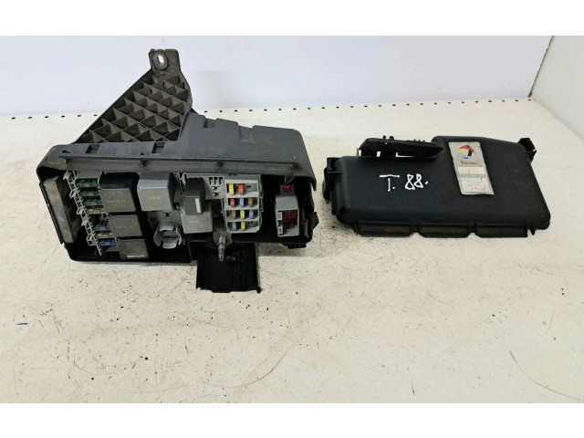 Блок предохранителей 30797010 Volvo S60