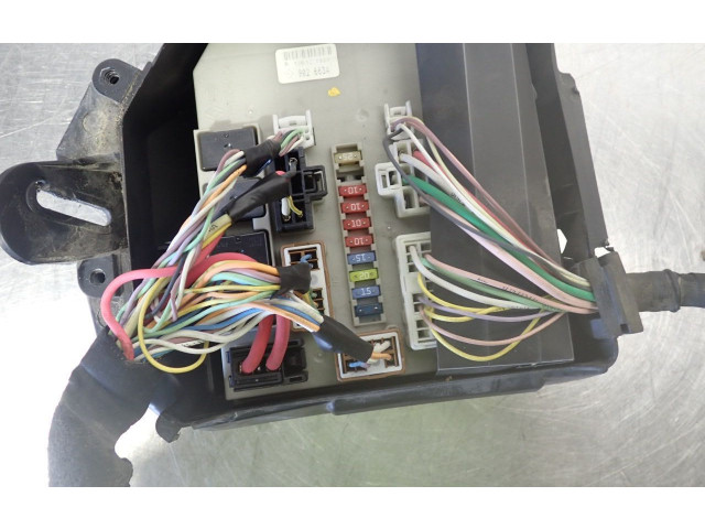 Блок предохранителей  8200683706   Renault Clio III    