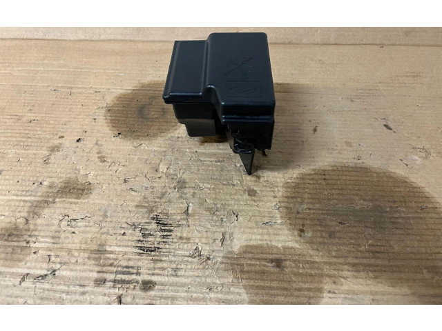 Pojistková skříňka 252361535R Nissan Juke II F16 2021