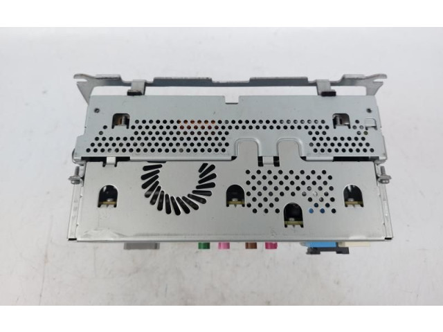 Радио/ проигрыватель CD/DVD / навигация