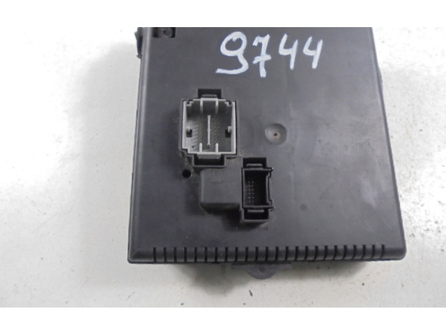 Блок предохранителей  8676391, 8676391   Volvo V70    