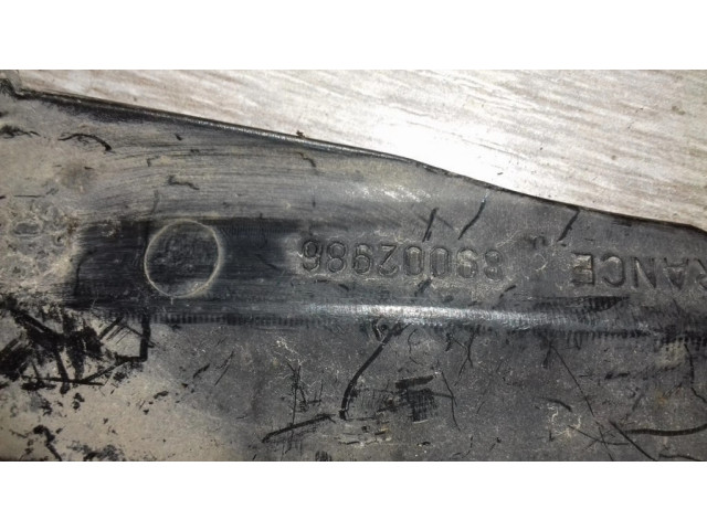 Деталь передней фары