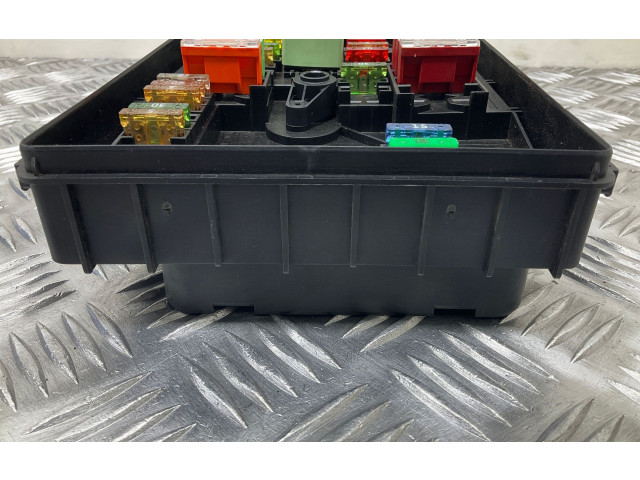   Pojistková skříňka 1K0937125D   Volkswagen Tiguan 2011