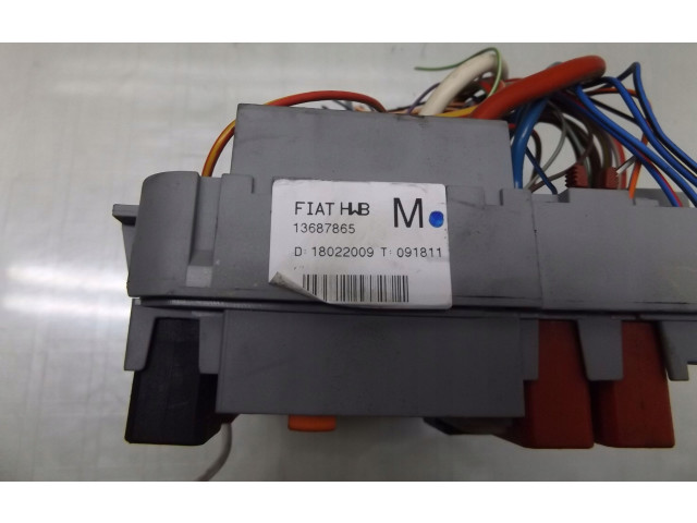 Блок предохранителей 13687865   Fiat Grande Punto    