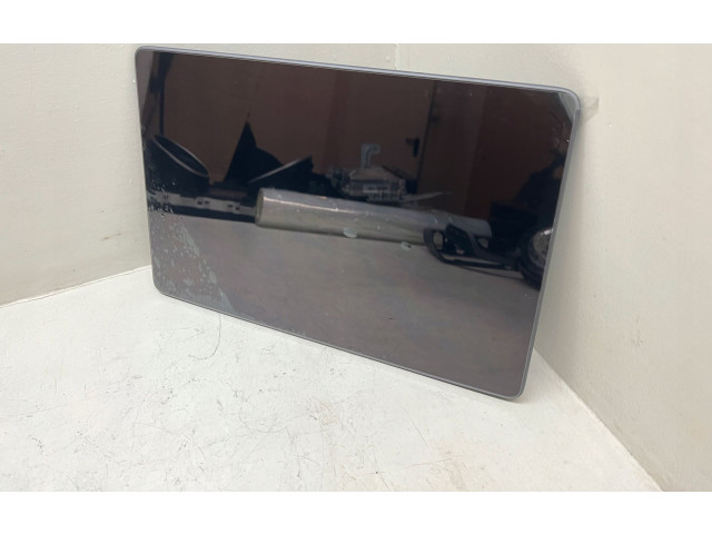 Дисплей Tesla Model 3