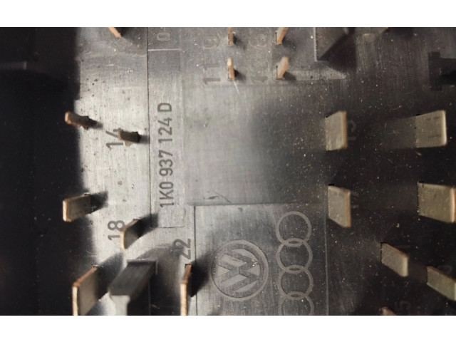 Блок предохранителей  1K0937124D   Volkswagen Touran I    