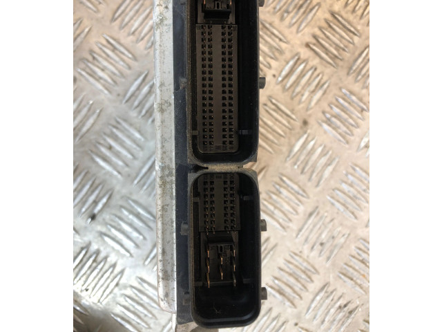 Блок управления двигателя 038906012H, 28SA4931 Skoda Octavia Mk1 (1U)