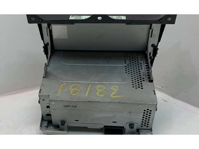 Радио/ проигрыватель CD/DVD / навигация