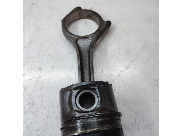 Поршень с шатуном Land Rover Discovery 3 - LR3 для дизельного двигателя 2.7