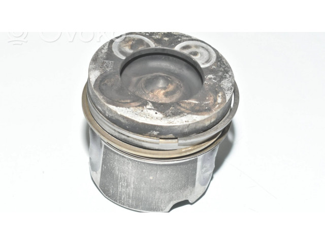 Píst 7805331, 11257805331 BMW 7 F01 F02 F03 F04 pro naftový motor 2.0