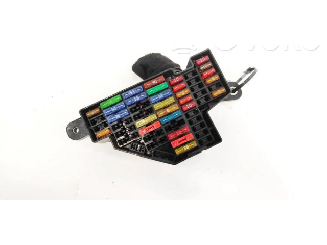 Pojistková skříňka Volkswagen Tiguan 2005