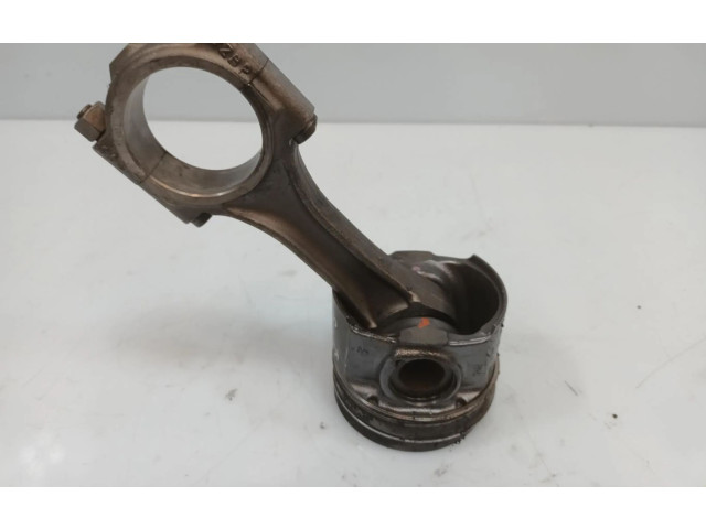  Поршень с шатуном  9812818680  Ford Kuga I  