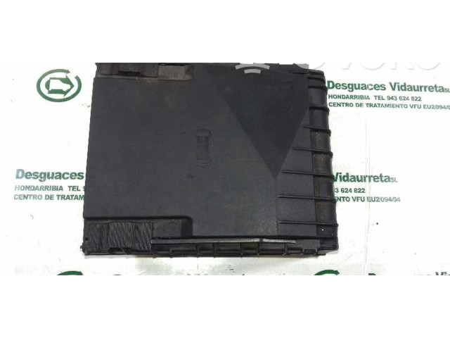 Блок предохранителей 1K0937125   Volkswagen Jetta IV    