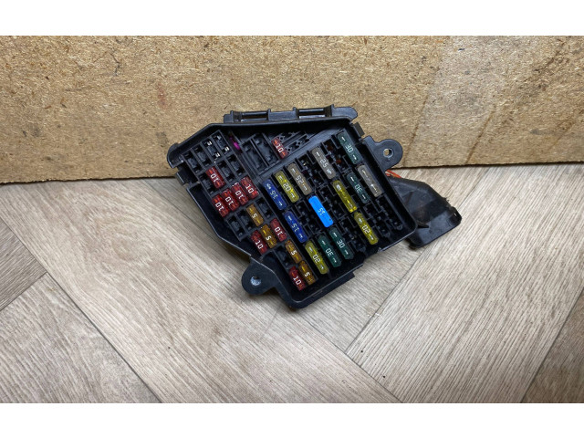 Блок предохранителей 8D1941824 Audi A6 S6 C6 4F