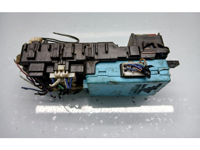 Блок предохранителей MR228760, 2323006072 Mitsubishi Colt